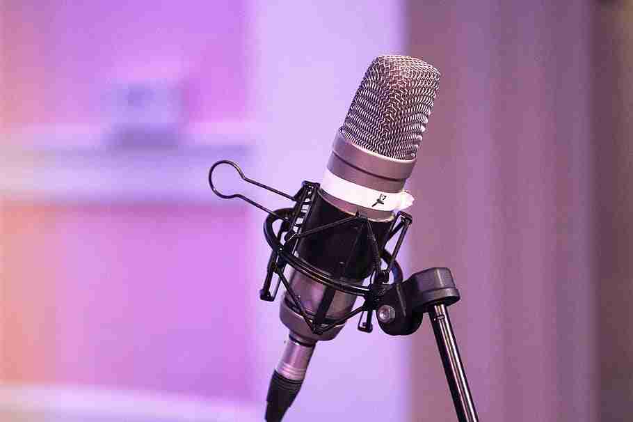 How to start a successful Podcast for your brand? Benefits of Podcasts for brands