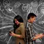 HOW SOCIAL MEDIA AFFECTS OUR RELATIONSHIPS