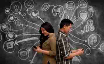 HOW SOCIAL MEDIA AFFECTS OUR RELATIONSHIPS