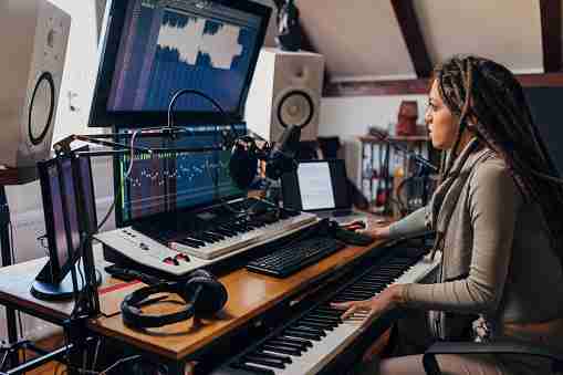 istockphoto-1310243800-170667a skills for video editors